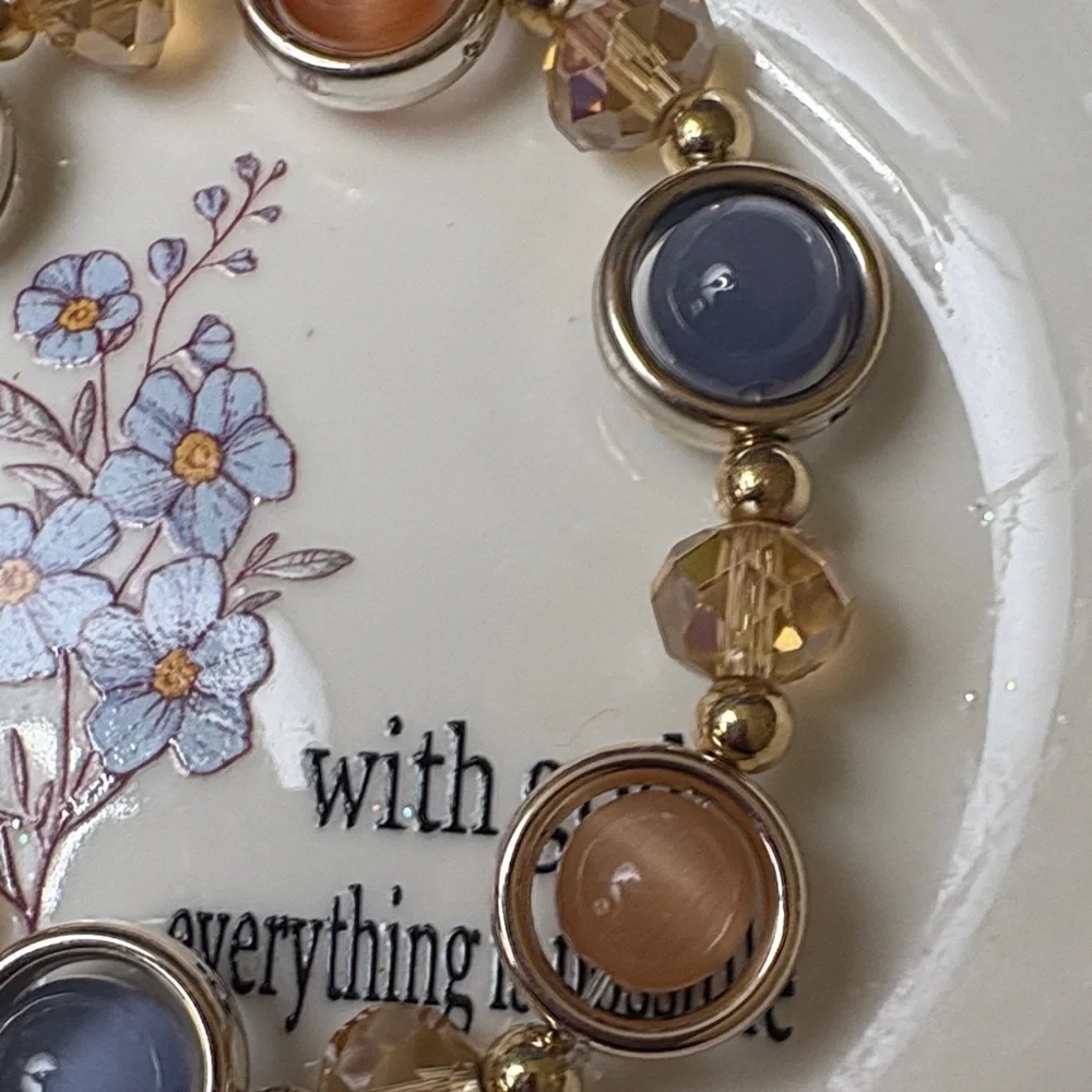 Elegant Gold and Multicolor Beaded Bracelet - Picture 4 of 6